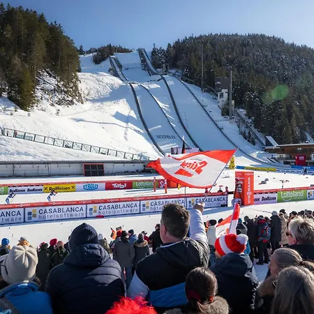 Seefeld Alpin - Gemuetliche Tiroler Stube Daire Seefeld in Tirol